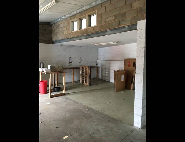 99M² WAREHOUSE TO LET IN BRIARDENE